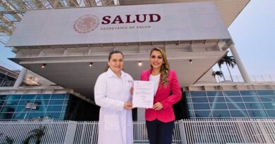 La gobernadora de Guerrero, Evelyn Salgado, designó a la doctora Alondra García como nueva secretaria de Salud estatal, con el compromiso de fortalecer los servicios médicos en todas las regiones. La mandataria agradeció a la doctora Aidé Ibarez por su gestión previa y su compromiso en el cargo.