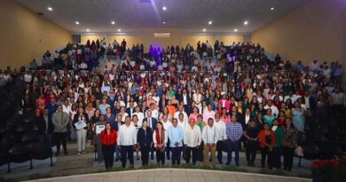 La gobernadora Margarita González Saravia destacó a 673 docentes por culminar el Programa de Promoción Horizontal, fortaleciendo la educación en Morelos.