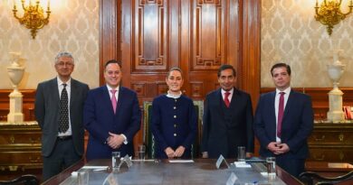 La exjefa de gobierno se reunió en Palacio Nacional con líderes de S&P Global Ratings para discutir perspectivas financieras y de desarrollo en México.