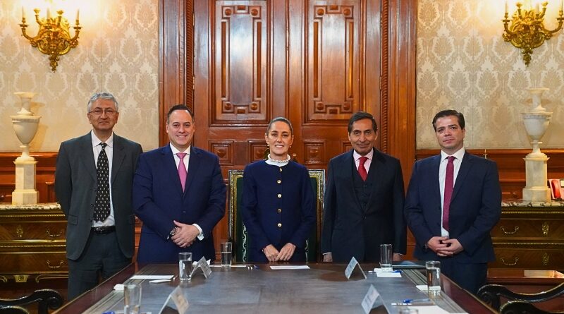 La exjefa de gobierno se reunió en Palacio Nacional con líderes de S&P Global Ratings para discutir perspectivas financieras y de desarrollo en México.