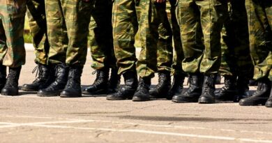 El presidente de EE.UU. anunció su intención de reducir el gasto en defensa a la mitad, lo que generó pérdidas significativas en los mercados bursátiles.