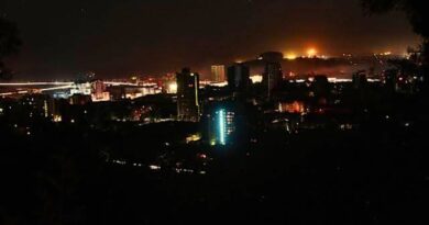 Un fallo en una línea de transmisión de 500 kV provoca un corte eléctrico nacional, paralizando servicios esenciales y generando caos en medio de una intensa ola de calor.