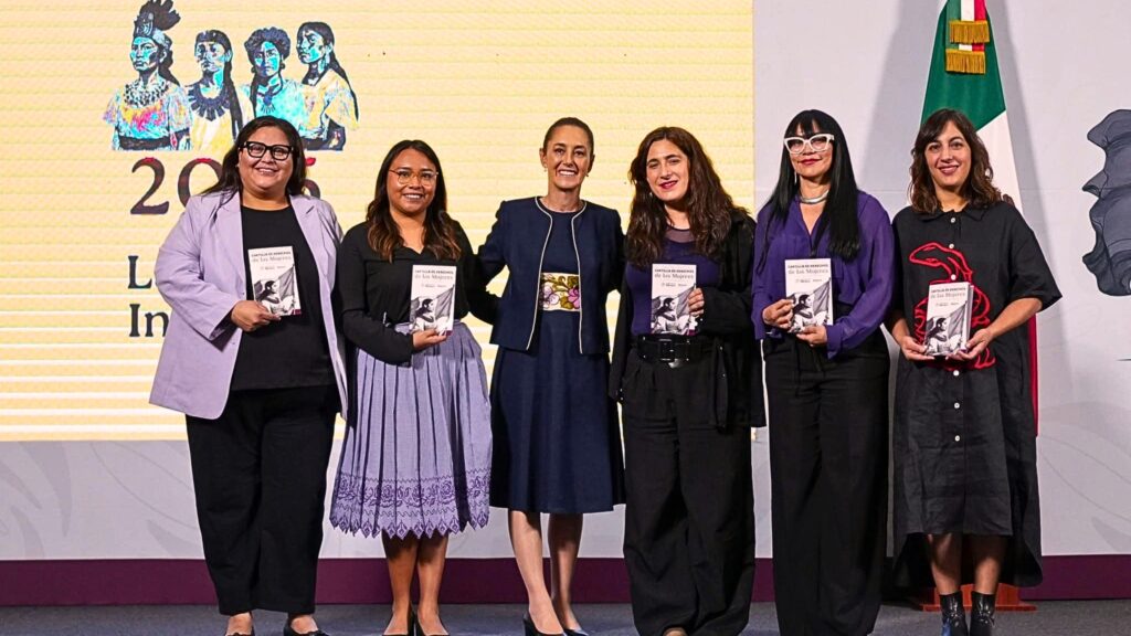 La presidenta de México y la secretaria de las Mujeres, Citlalli Hernández Mora, lanzan una herramienta clave para promover la igualdad y combatir la violencia de género, con distribución en Unidades de Medicina Familiar del IMSS.