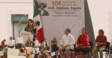 Junto a Claudia Sheinbaum, conmemora el aniversario luctuoso de Zapata y entrega certificados agrarios a mujeres ejidatarias en Morelos.