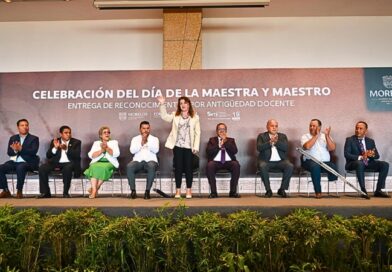 La gobernadora Margarita González Saravia reconoce en Xochitepec la labor incansable del magisterio, clave en el desarrollo social y educativo del estado.