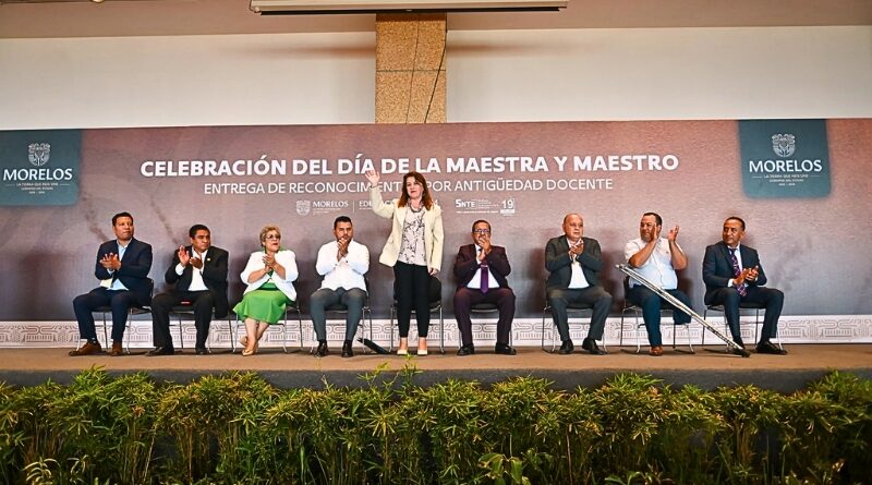 La gobernadora Margarita González Saravia reconoce en Xochitepec la labor incansable del magisterio, clave en el desarrollo social y educativo del estado.