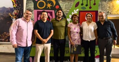 Gobierno y empresarios acuerdan impulsar la profesionalización, competitividad y sostenibilidad del sector turístico mediante programas de apoyo e innovación.