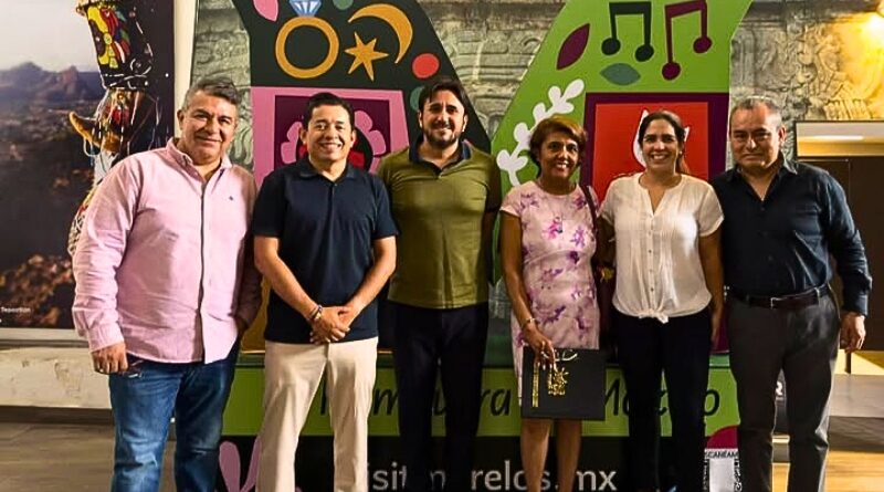 Gobierno y empresarios acuerdan impulsar la profesionalización, competitividad y sostenibilidad del sector turístico mediante programas de apoyo e innovación.