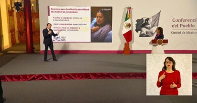 Firma decretos para movilidad laboral y jubilación anticipada, en cumplimiento de acuerdos con el magisterio; anuncia consulta nacional sobre Usicamm.