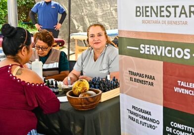 Gobernadora de Morelos encabeza jornada de atención comunitaria en Tepoztlán; entregan actas, credenciales, apoyos y promueven identidad cultural.