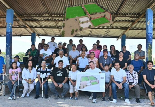 Tres canchas de fútbol, trotapista e iluminación nueva llegarán a la colonia tras gestión del diputado Rafael Reyes ante el gobierno estatal.
