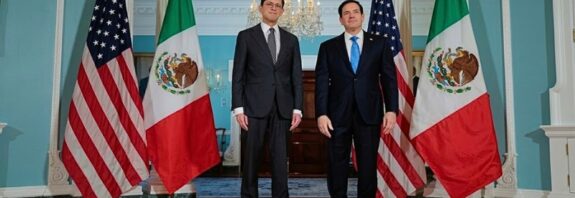 Roberto Velasco y Marco Rubio dialogan sobre comercio y economía, en medio de negociaciones que podrían definir la relación bilateral.