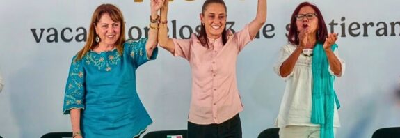 La presidenta arrancó en Cuernavaca su recorrido por 32 entidades para rendir cuentas del Segundo Informe, junto a la gobernadora González Saravia