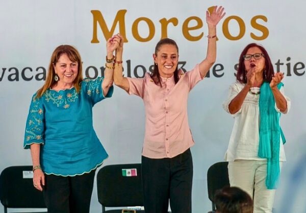 La presidenta arrancó en Cuernavaca su recorrido por 32 entidades para rendir cuentas del Segundo Informe, junto a la gobernadora González Saravia