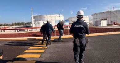 Autoridades decomisan un megacargamento de combustible ilícito en San José Iturbide; incautan tanques, pipas y contenedores.