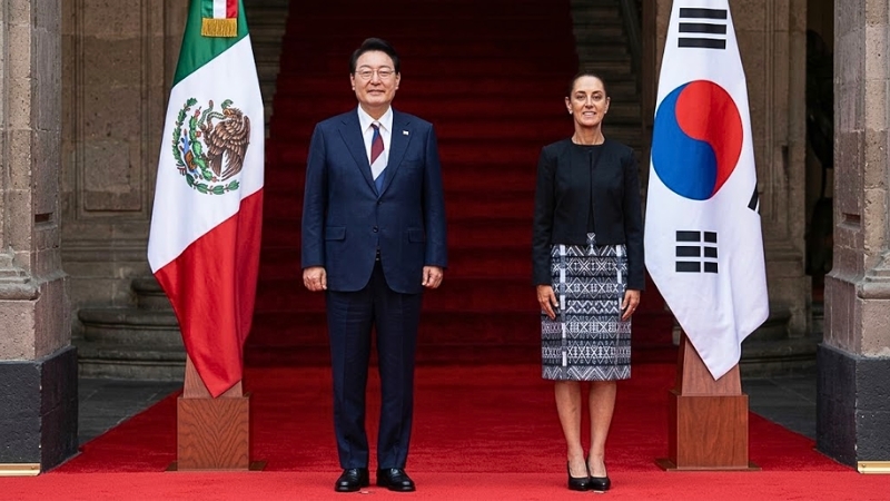 Sheinbaum recibe a Lee Jae Myung en visita oficial; ambos gobiernos buscan ampliar lazos en comercio, energía, industria aeroespacial y tecnología.