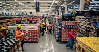 La estimación oportuna del instituto atribuye el avance a la industria y los servicios, aunque frente a julio el crecimiento mensual sería de 0.1%