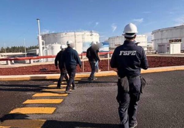 Autoridades decomisan un megacargamento de combustible ilícito en San José Iturbide; incautan tanques, pipas y contenedores.