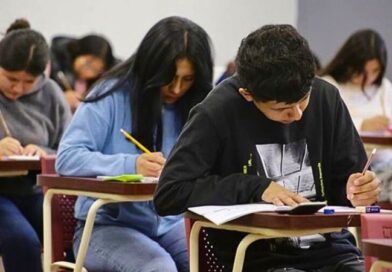 Casi la mitad de los alumnos mexicanos de 15 años no alcanza el nivel básico en matemáticas, lectura y ciencias, según la OCDE.