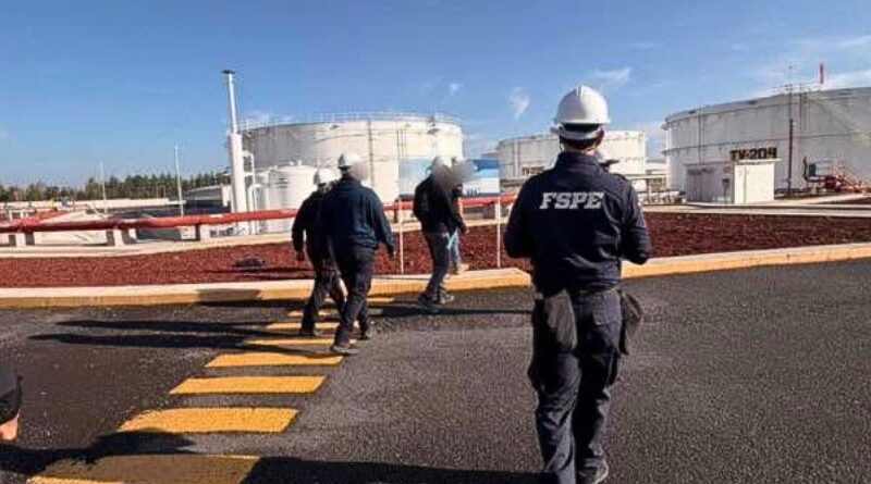 Autoridades decomisan un megacargamento de combustible ilícito en San José Iturbide; incautan tanques, pipas y contenedores.