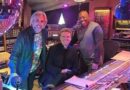 Una fotografía con el productor Paul Jackson Jr. y el ingeniero David Reitzas, borrada minutos después, reaviva la expectativa por un nuevo disco.